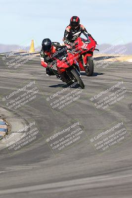 media/Nov-16-2025-Race Pace (Sun) [[8c5fa54630]]/Verified Riders/1-Turns 9 and 10 (925am)/